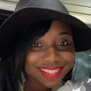 Meet your Posher, Deerika